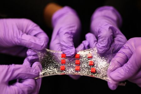 Hydrogel bandage with embedded LEDs can deliver medicine to the skin