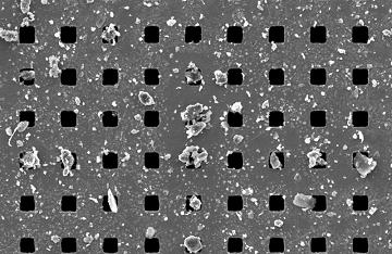 Plasmonic metal-mesh sensor measures composition of dust particles stuck to it