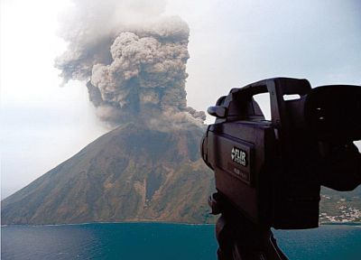 FLIR Advanced Thermal Solutions thermal imaging camera