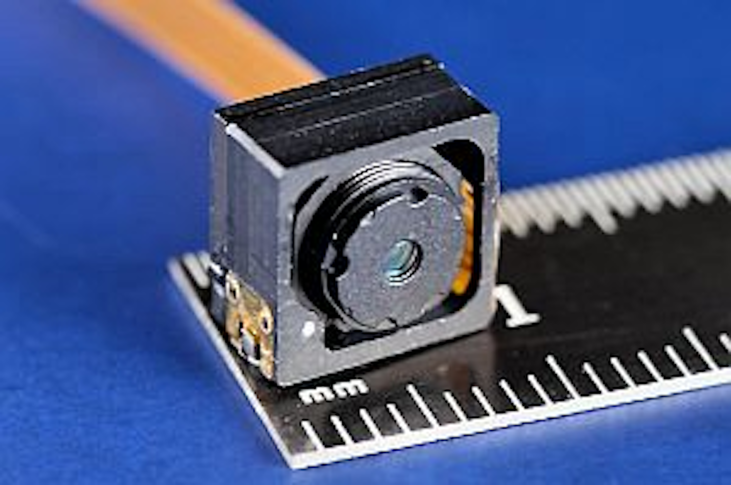 New Scale Technologies piezoelectric lens actuator has ultrathin auto