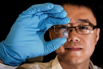 A broadband photosensor is based on nanostructured graphene.