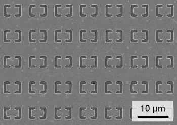 A scanning-electron micrograph (SEM) shows the periodic structure and the size of the resonators in the metamaterial, which define the wavelength range that can be detected.