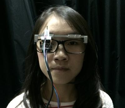Hooked onto glasses, small optical pupillometer aims to detect diabetic