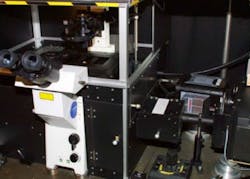 An experimental setup microspectroscopically monitors singlet oxygen using an InGaAs 2D-array camera made by Princeton Instruments.