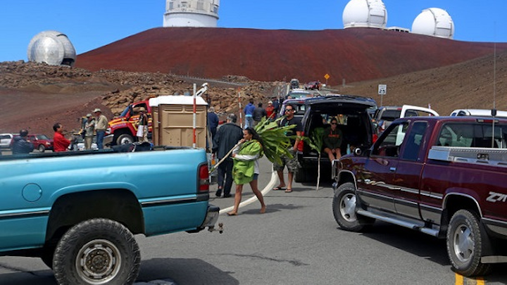 Protesters blocked vehicles headed for the Thirty Meter Telescope’s groundbreaking ceremony on Mauna Kea, on the Big Island of Hawaii, in October 2014. (Image credit: Hawaii Tribune-Herald, via Associated Press)