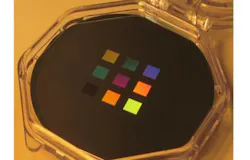 These diffraction gratings were printed on a PhableR 100 photolithography system.