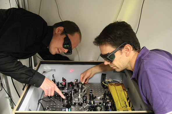 Stefan Kundermann (left) and Steve Lecomte working on the optical frequency comb.