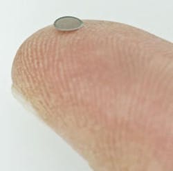 FIGURE 2. Kareem Elsayad and Katrin Heinze are working on a superlens that would be smaller than a contact lens, and the usable part would be even smaller, just a 0.25 millimeter square. FIGURE 2. Kareem Elsayad and Katrin Heinze are working on a superlens that would be smaller than a contact lens, and the usable part would be even smaller, just a 0.25 millimeter square.