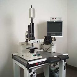 Figure 2. Ultraviolet-viewing setups require specialized pieces, such as the NanoVue 248 nm 4X Deep UV Zoom used in this microscope. Figure 2. Ultraviolet-viewing setups require specialized pieces, such as the NanoVue 248 nm 4X Deep UV Zoom used in this microscope.