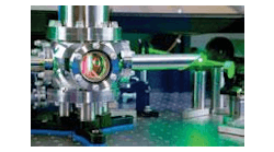 FIGURE 1. A cryogenically cooled Ti:sapphire laser amplifier crystal is pumped by a frequency-doubled Nd:YLF laser.