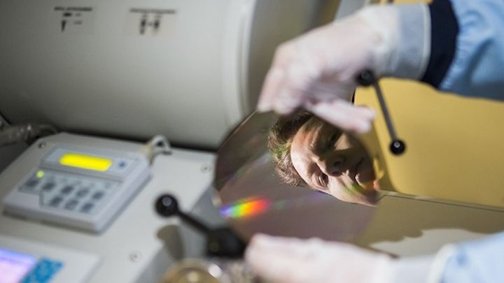 Adding impurities to nanolasers can increase their light emission by 100X. (Image credit: Australian National University/Stuart Hay)