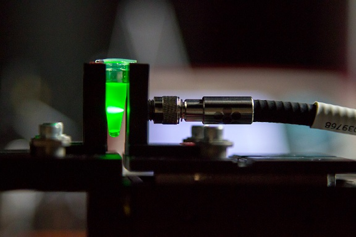 A laser shines through a blood sample to make vitamin B12 molecules vibrate, facilitating a light-based measurement that can diagnose dementia. (Image credit: University of Adelaide)