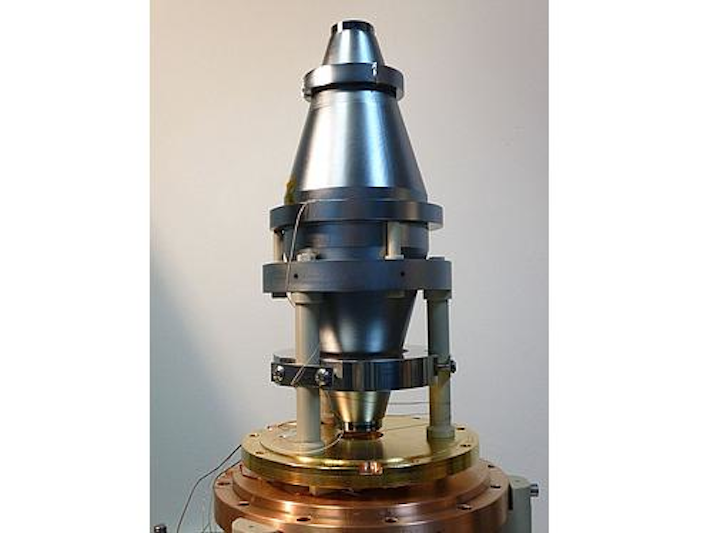 Silicon-resonator-stabilized laser has linewidth of only 0.01 Hz