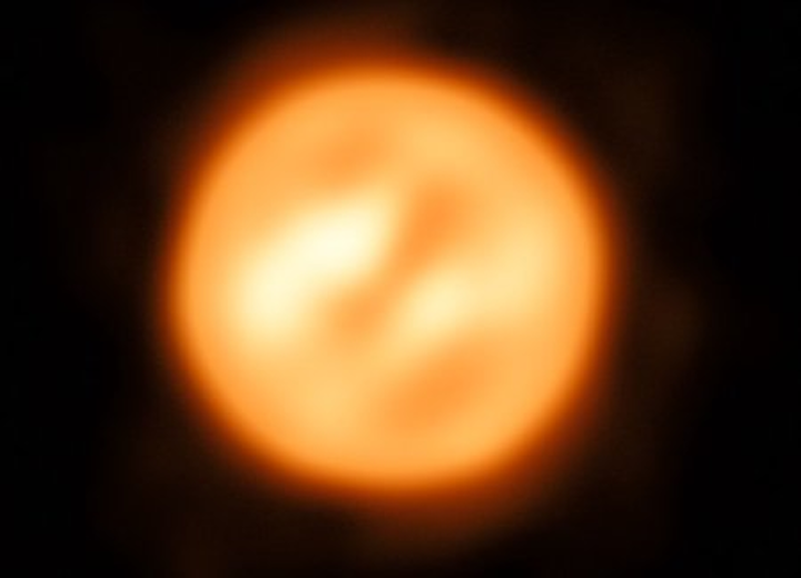 ESO's Very Large Telescope Interferometer constructs image of red supergiant star