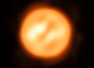 ESO&apos;s Very Large Telescope Interferometer constructs image of red supergiant star