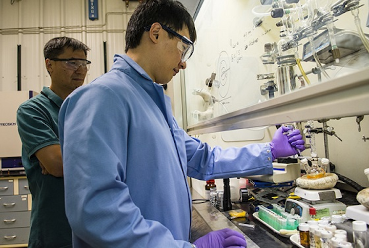 Los Alamos National Laboratory (LANL) Chemist Jaehoon Lim works on an apparatus that synthesizes quantum dots along with LANL researcher Young-Shin Park (also with the University of New Mexico Center for High-Technology Materials). LANL colleagues Kaifeng Wu and Victor Klimov worked with Lim and Park to demonstrate that negatively charged quantum dots show promise for low-power laser applications or quantum dot laser diodes. (Image credit: LANL)