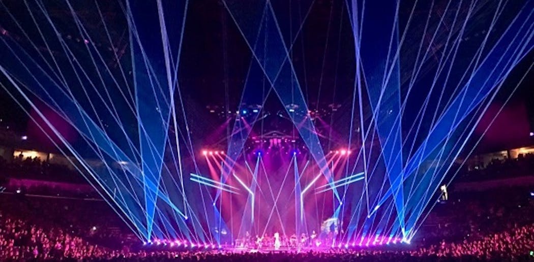 Lasers light up the stage at the Tim McGraw and Faith Hill Soul 2 Soul tour; now they are the subject of a potential Guinness World Records title.