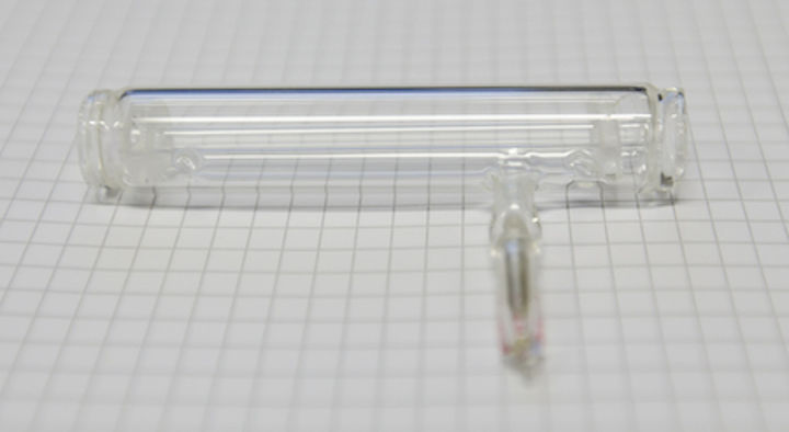 Atom-cloud filter for laser light will improve sensitivity of gravitational-wave detectors