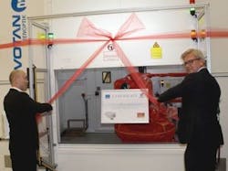 Jenoptik managing director Torsten Scheller (right) presents the laser scoring machine to the Chinese customer at the end of October 2018. Jenoptik managing director Torsten Scheller (right) presents the laser scoring machine to the Chinese customer at the end of October 2018.