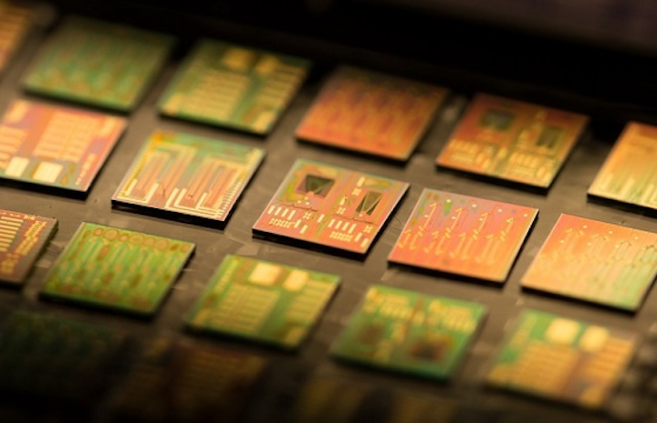 Just like in microelectronics, the components on photonic chips are extremely small, and product realization requires a large range of meticulous, high-tech processing steps, subject to very strict conditions. The InPulse project aims to address this through fast and reliable open-access manufacturing services. (Image credit: Florian Lemaitre/Eindhoven University of Technology)