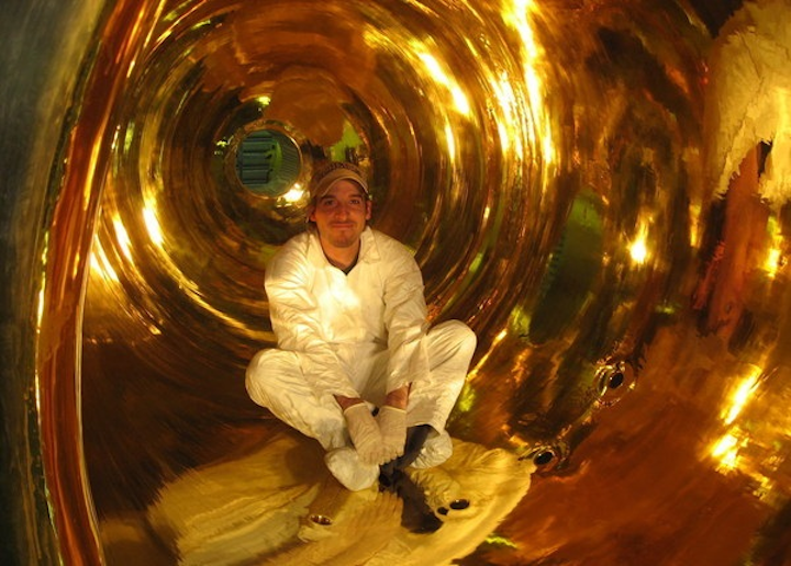 Laser Gold is shown in a chemical reaction vessel. (Image credit: Epner Technology)