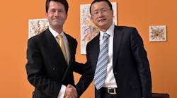 Leoni and Hengtong Optic-Electric plan the joint production of single-mode optical fibers for telecommunications and data networks in Jena for the European market. Shown are Bruno Fankhauser (left), member of the board of directors of Leoni with responsibility for the Wire &amp; Cable Solutions Division, and Jianlin Qian (right), chairman of the board of Hengtong, signing a framework investment agreement to establish a joint venture that will create additional jobs.