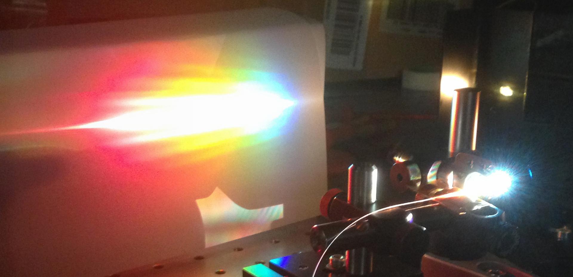 Leukos supercontinuum laser sources to be driven by ultrafast laser modules from ALPhANOV.