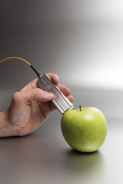 SERDS probe uses dual-wavelength diode laser and micro optics. SERDS probe uses dual-wavelength diode laser and micro optics.