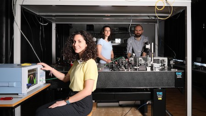 Compact mid-IR supercontinuum light source could be basis for on-chip spectrometers