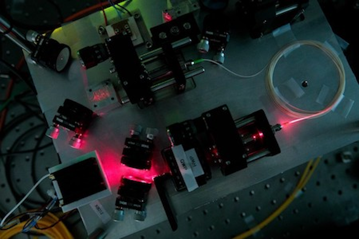 Fiber-optic quantum-key distribution technique perfectly times photons' arrival