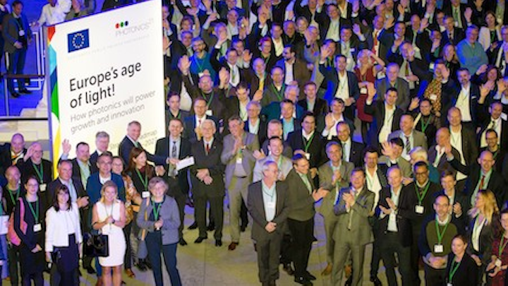 Photonics21 hands over European photonics roadmap to EC officials