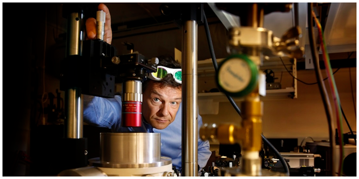 Helge Weman, CSO at CrayoNano AS and a professor at NTNU, is part of the team that has developed LEDs from nanomaterials that can emit UV light.