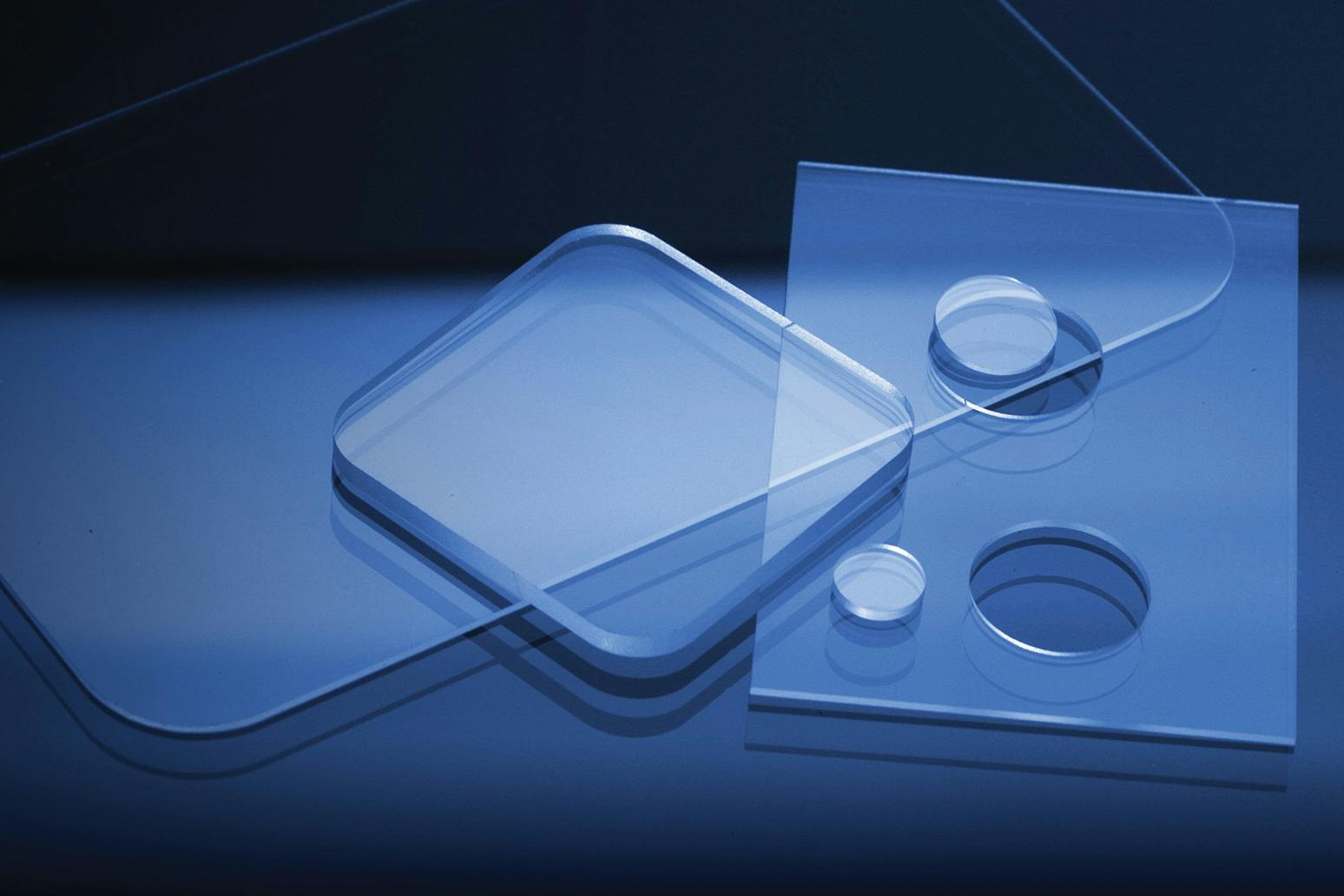 FIGURE 1. SmartCleave cutting supports curves and cutouts.