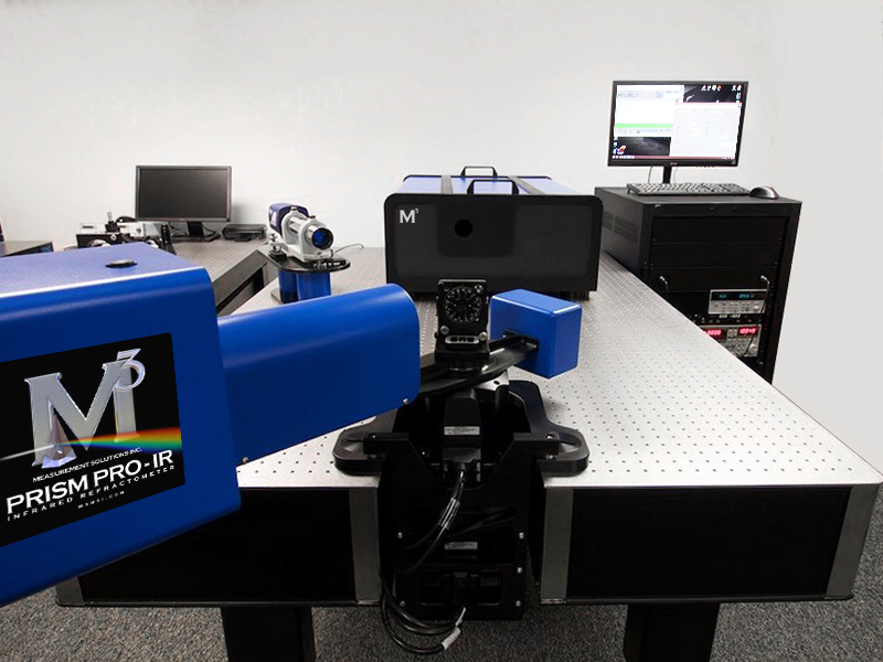 High Accuracy Broad-Band Refractometer