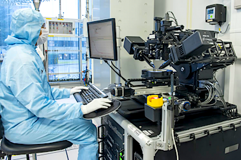 The Southampton collaboration used advanced research facilities in the university's Mountbatten cleanroom complex.