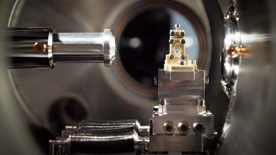 The LUX plasma cell (held by the beige mounting), where electrons are accelerated by pulses from a Ti:sapphire laser, is just a few millimeters long.