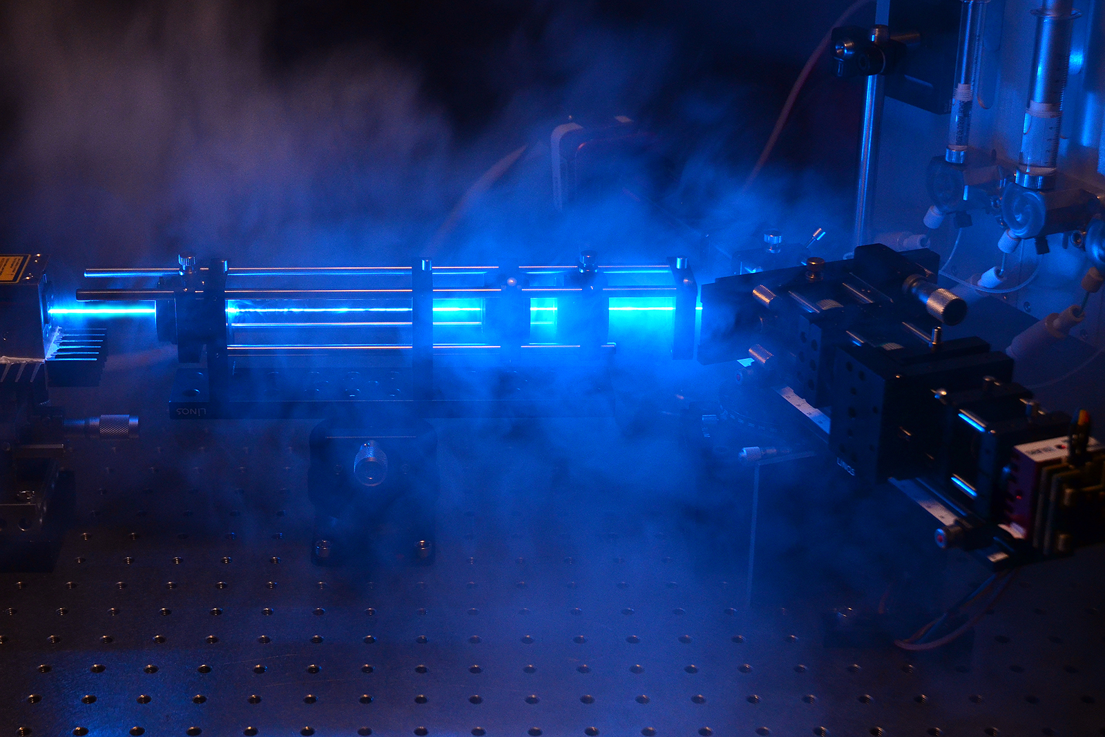 The measuring channel (visible at right) forms the key component of the PoCyton flow cytometer.