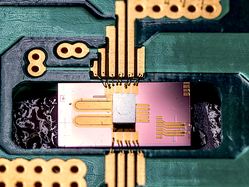 A silicon-photonic optical modulator also contains an electronic CMOS driver; the device operates at rates up to 100 Gbit/s.