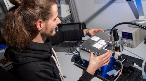 Q.ANT and SICK are jointly developing quantum sensors for industry; here, a Q.ANT employee is checking the overall functionality of the sensor at this measurement stand.