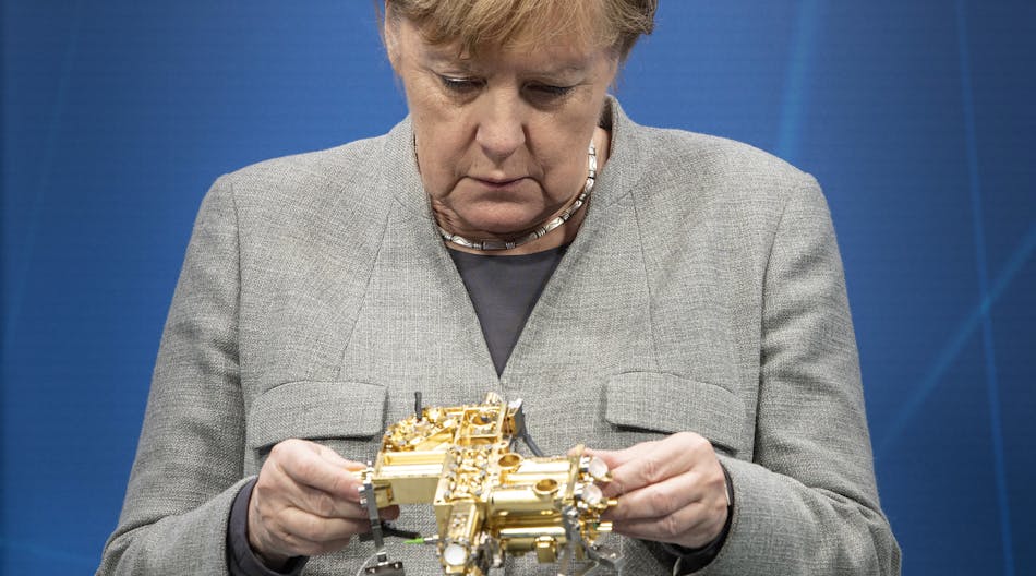 Even in 2020 quantum technology remained a key issue for German politics. In December, chancelor Dr. Angela Merkel was presented a photon source developed at Fraunhofer IOF for the secure communication.