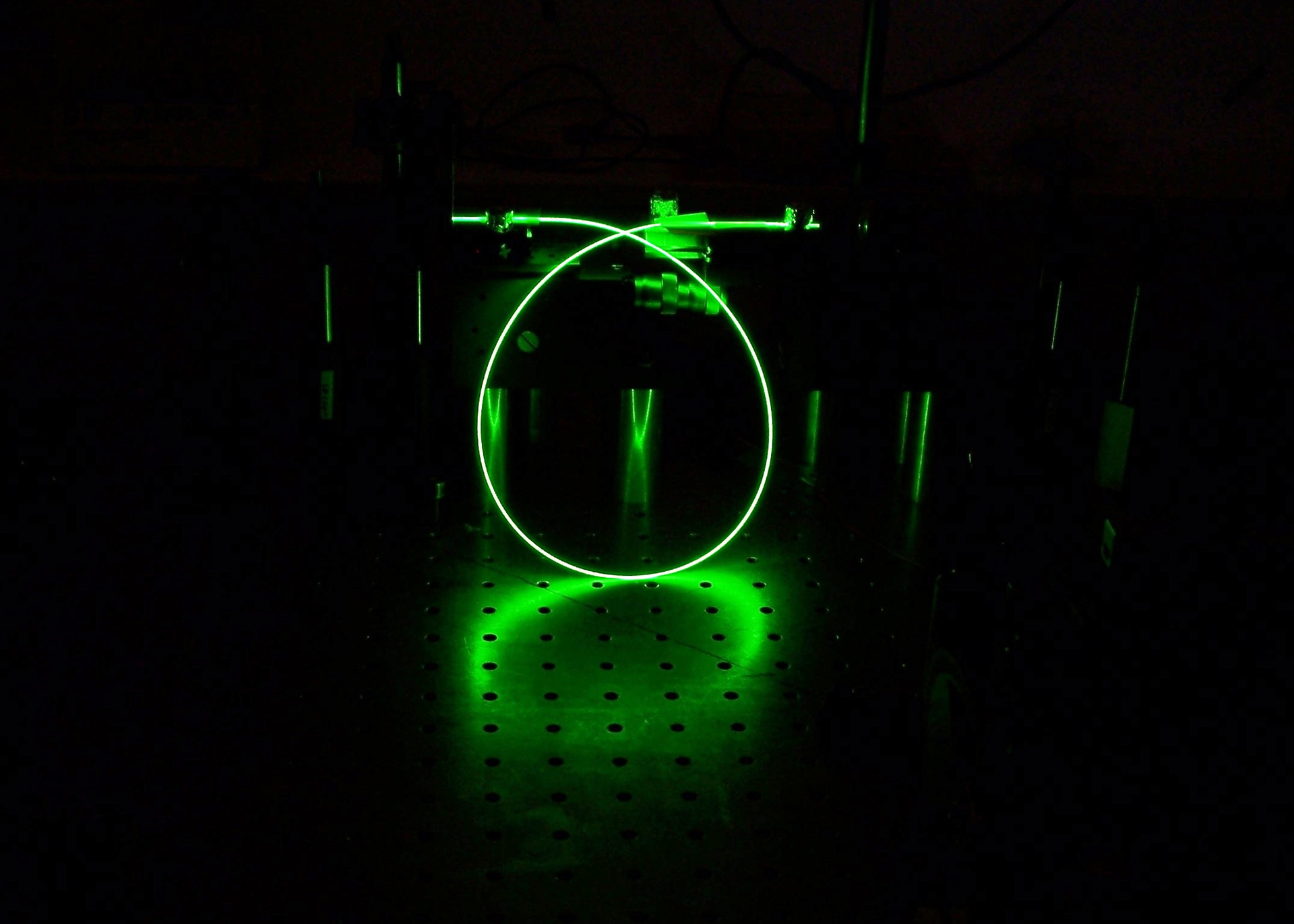 This mid-IR fiber laser owes its ability to produce 25X the power of standard lasers to a novel setup. The result is greater sensitivity, and thus an ability to analyze breath among other gases.