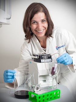 PhD student Joana Guerreiro has taken part in developing an optical biosensor that measures how we experience the feeling of dryness in wine. PhD student Joana Guerreiro has taken part in developing an optical biosensor that measures how we experience the feeling of dryness in wine.