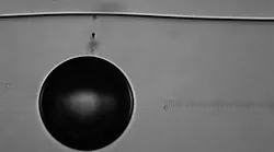 Spectral reflectance properties of the bubble-shaped Fabry-Perot cavity and an independent in-fiber grating allow this sensor to simultaneously detect tissue contact and measure the refractive index of the local environment.