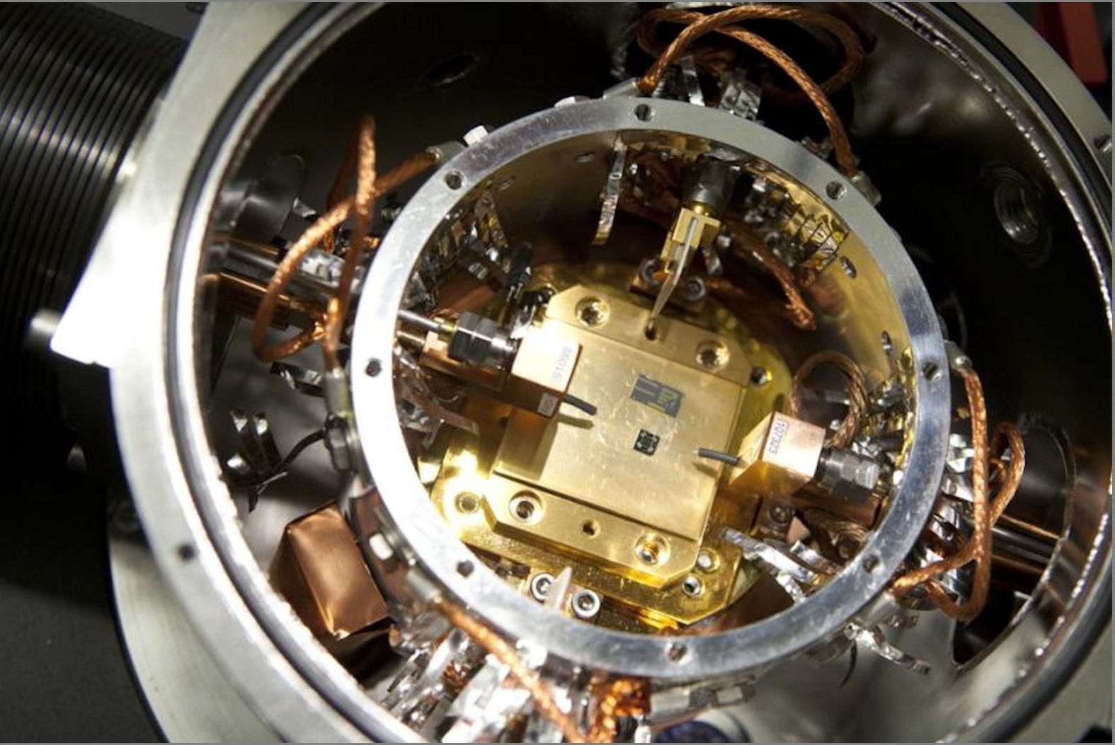 A probe station contains a GaAs/AlGaAs metamaterial that exhibits kinetic inductance.