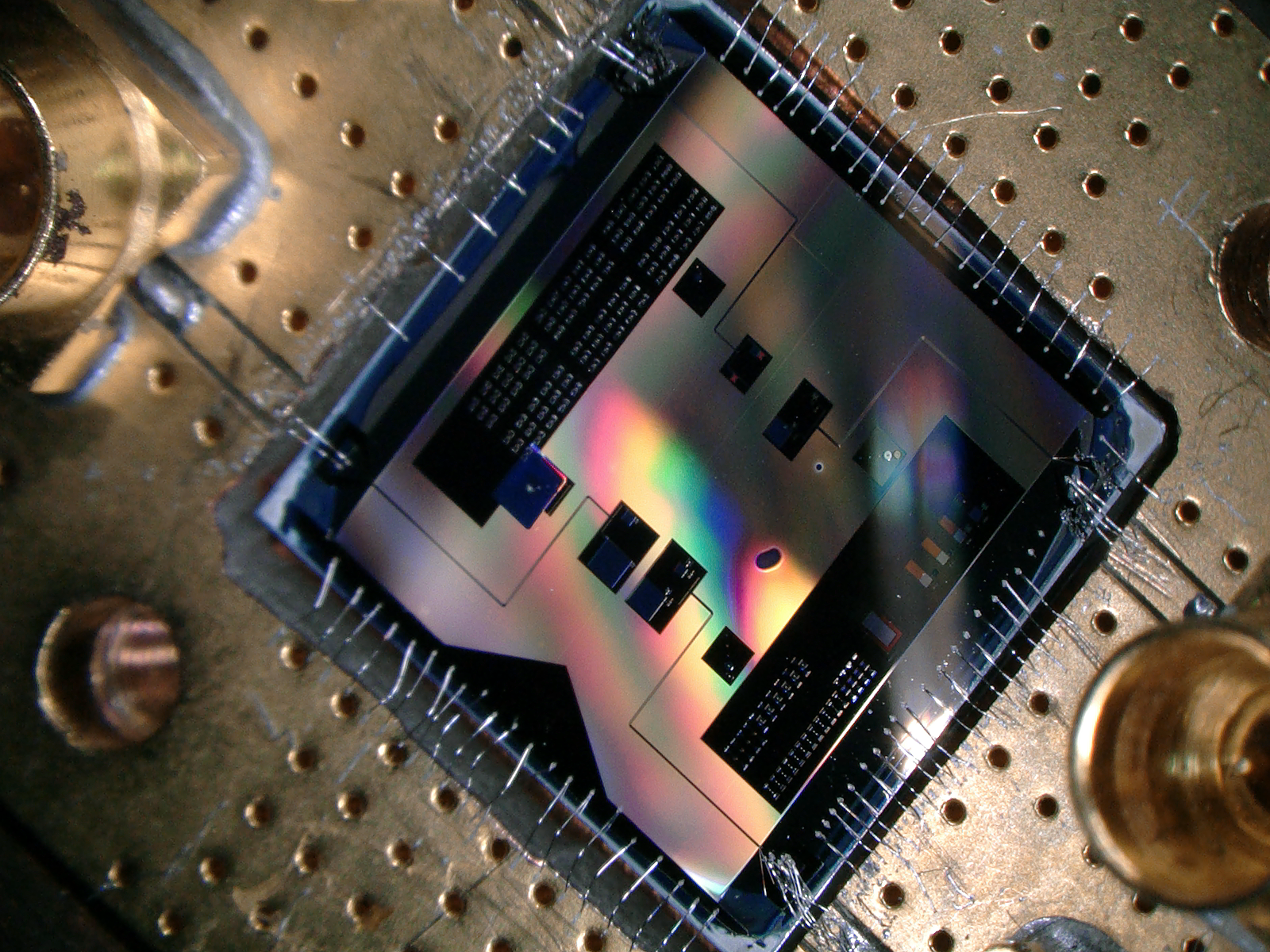 This 1 x 1 cm superconducting quantum chip cooled to near its ground state can detect individual radio-frequency photons.