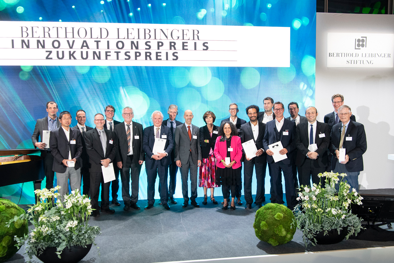 Finalists, awardees, Peter Leibinger and Nicola Leibinger-Kamm&uuml;ller met on stage after the award ceremony.