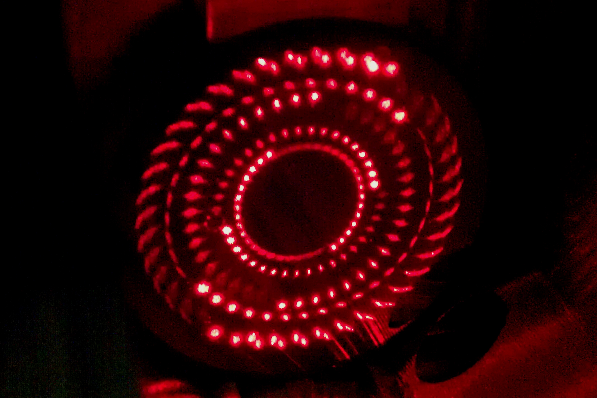 An ultracompact multipass gas cell being commercialized by Sentinel Photonics uses a new optimization method to increase the optical path length of the device in a very small package, with dense spot patterns far more complex than typical circular or elliptical beam patterns.
