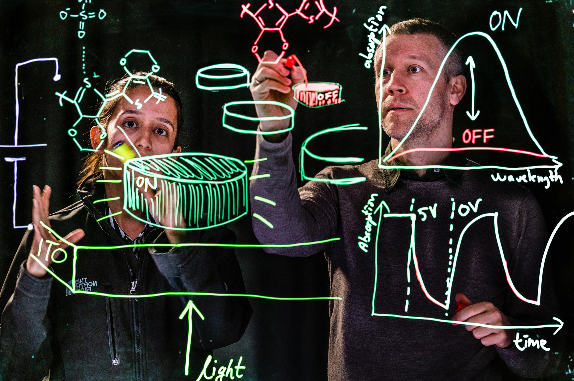 Akchheta Karki and Magnus Jonsson show how they developed dynamically tunable plasmonic nanoantennas made of a conducting polymer, which can be switched between metallic and dielectric properties within the near-infrared wavelength range.