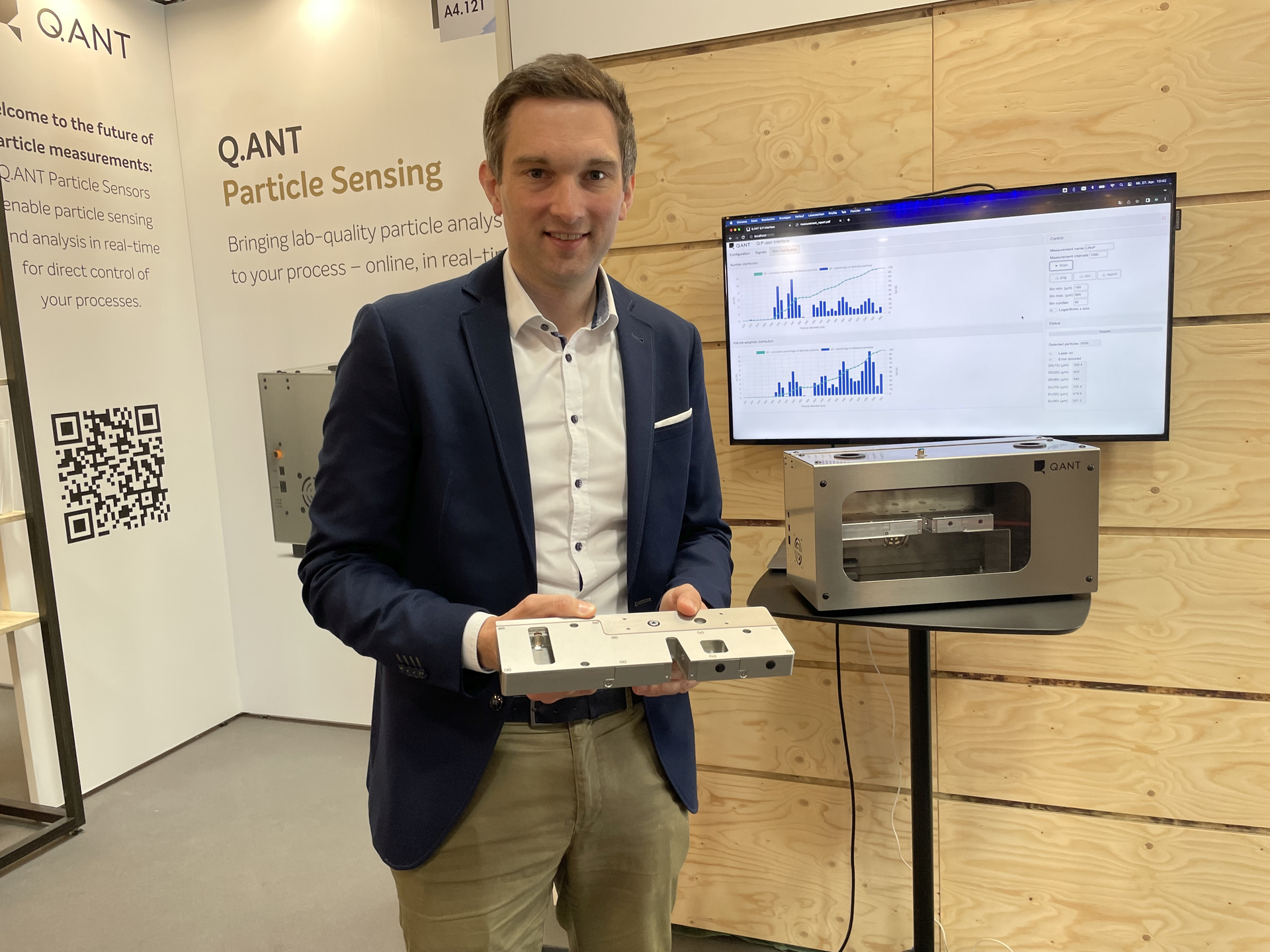A quantum sensor can be an industry-grade product, as Q.ANT CEO Michael F&ouml;rtsch shows with his particle sensor.