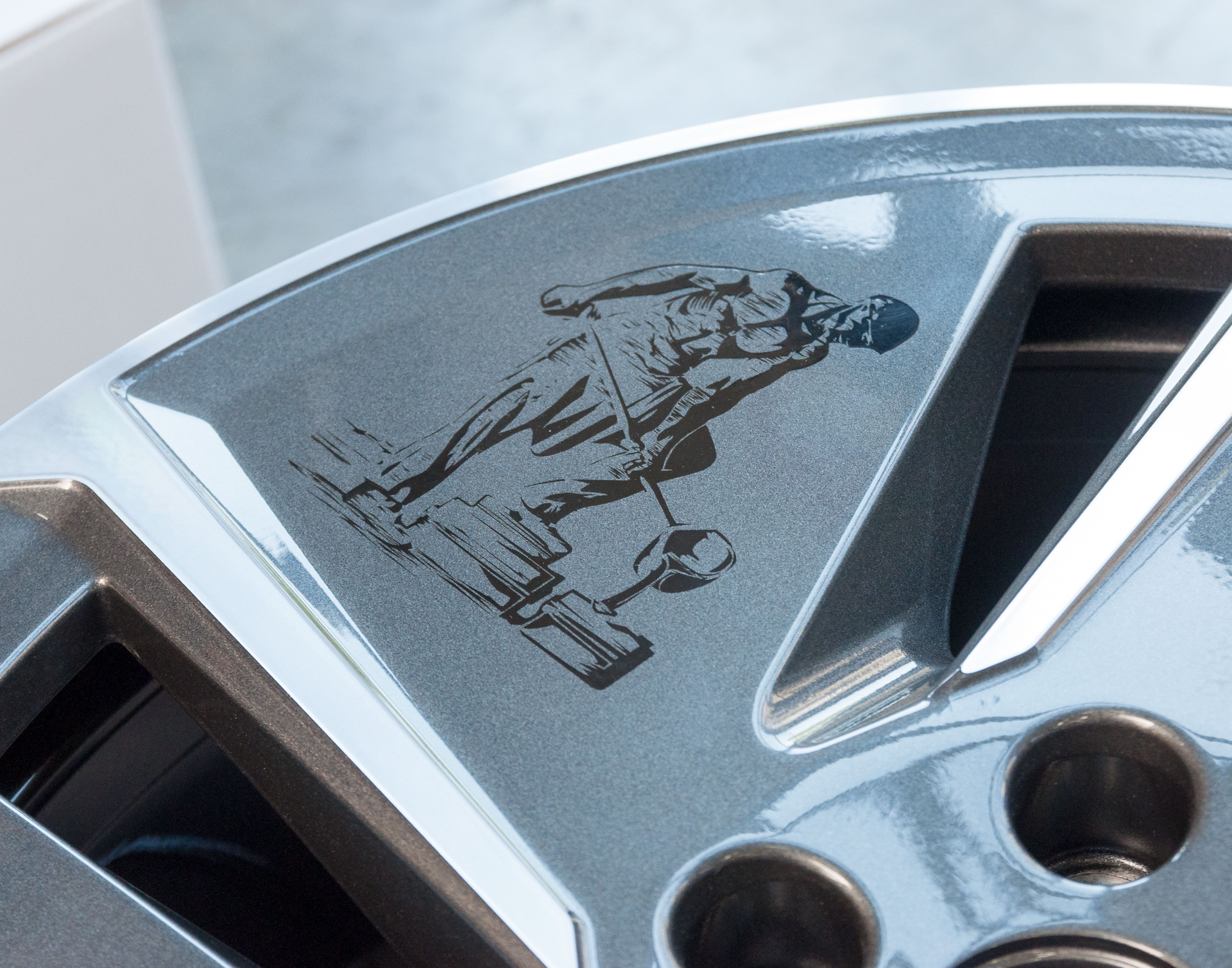 FIGURE 1. Conventional small-area laser processing of complex surfaces can lead to gaps in the finished design.